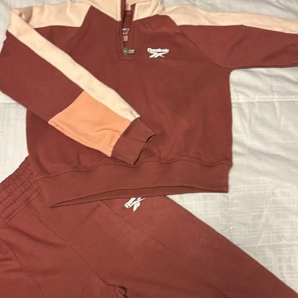 Girls Reebok outfit - Picture 2 of 4